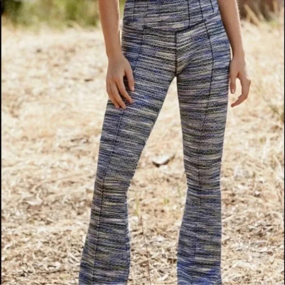 New Free People Movement On It Flare Leggings Yoga Pants Knit High Rise Flared - Picture 1 of 9